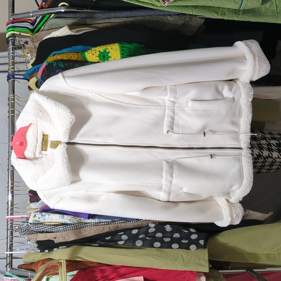 Valerie Stevens Jackets & Blazers - Valerie Stephens large coat Inv244